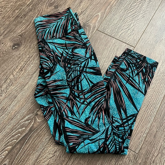 NWOT LULULEMON LEGGINGS - Picture 1 of 2